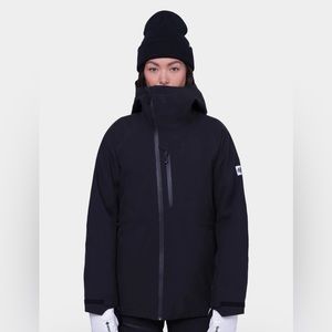 NWT 686 Women’s hydra insulated jacket black small